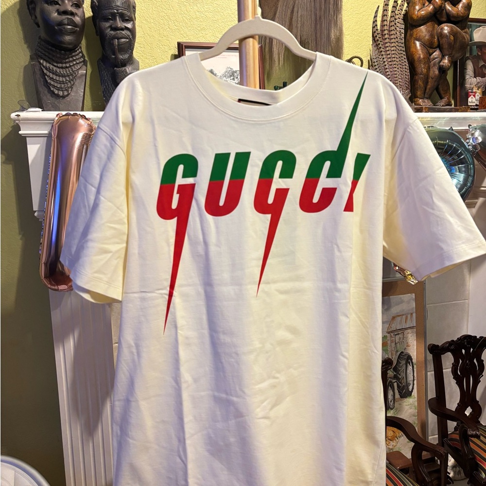 Gucci Men's T-Shirt in Cream with Red and Green Logo